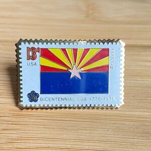 USPS lapel pin Bicentennial Arizona state flag 13 cents stamp in goldtone metal